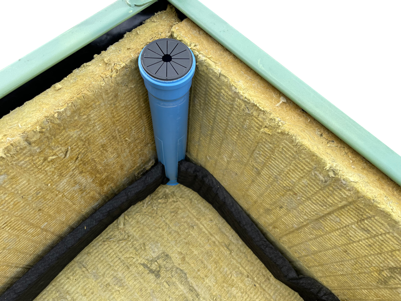 Kuebel_lackiert_Bewaesserung_detail GreenTainer verzinkt/verfüllt (Pulverbeschichtung als Zulage) Bewässerung Detail